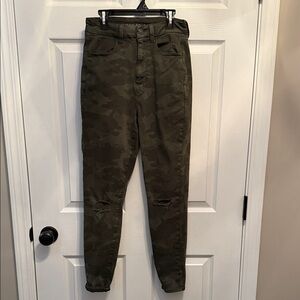 American Eagle Outfitters Woman’s Size 6 Hi-Rise Olive Camouflage Jeggings